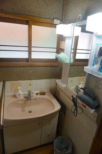Bathroom 3, 遊子川ゲストハウス コッコロん, Seiyo
