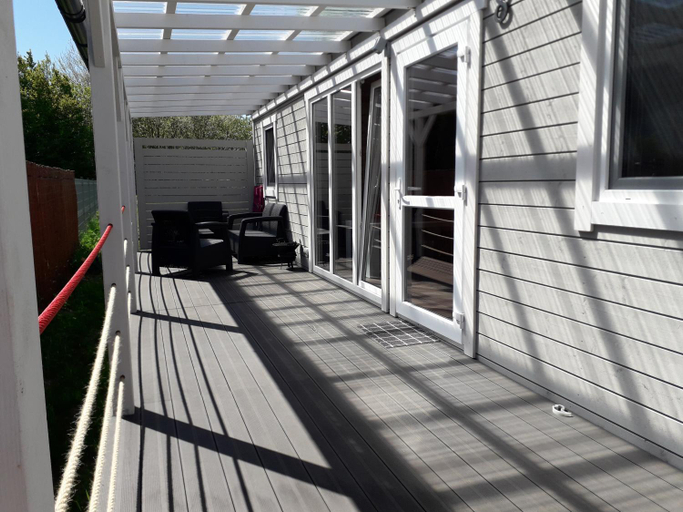 Others 5, Holiday Homes 777, Puck