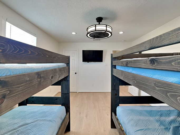Bedroom 3, Isle Be Back, Galveston