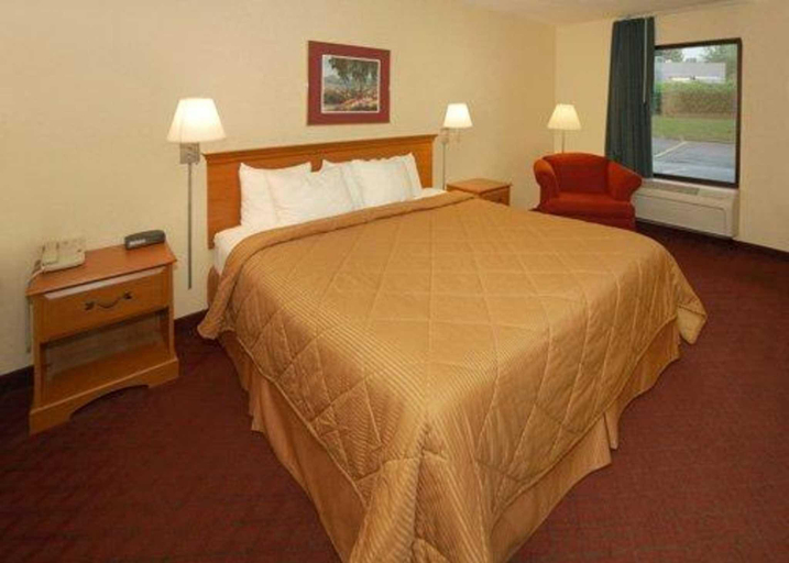 Bedroom 3, Quality Inn Oakwood - Gainesville, Hall