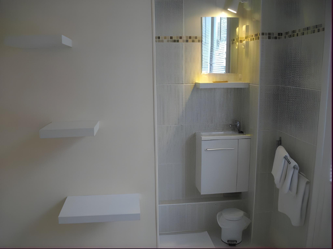 Bathroom 5, Citadel Hotel, Pas-de-Calais