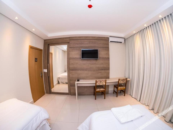 Bedroom 2, HD Park Hotel, Assis