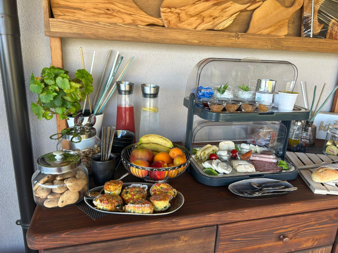 Food & Drinks