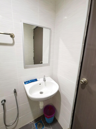 Bathroom 14