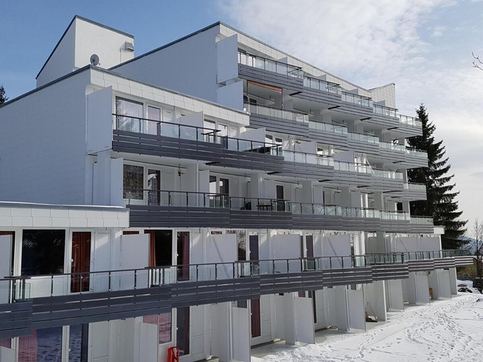 Exterior & Views
