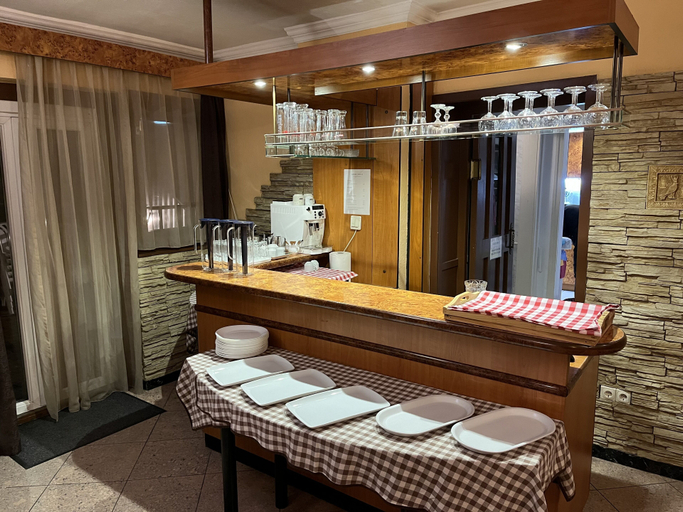 Food & Drinks 5, Kristal Hotel, Budapesti