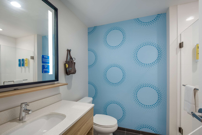 Bathroom 4, Tru by Hilton Warsaw, Kosciusko