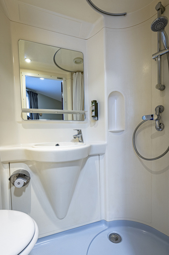 Bathroom 3, Vinihôtel, Côte-d'Or