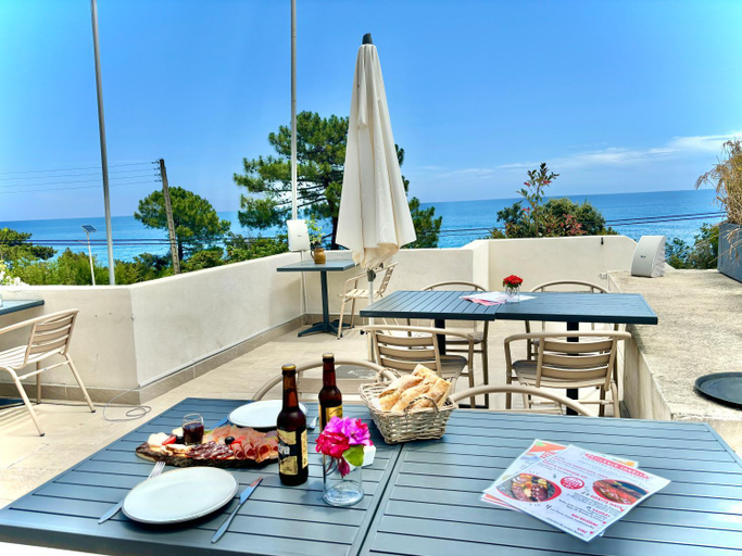 Food & Drinks 4, Residence Canella, Corse-du-Sud