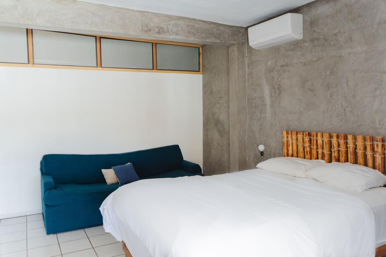 Others 5, Desert Heart Hostel, La Paz