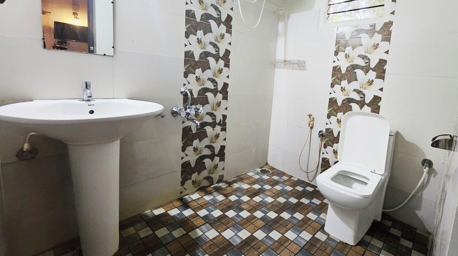 Bathroom 3, Devigiri Home Stay and Resort, Chikmagalur