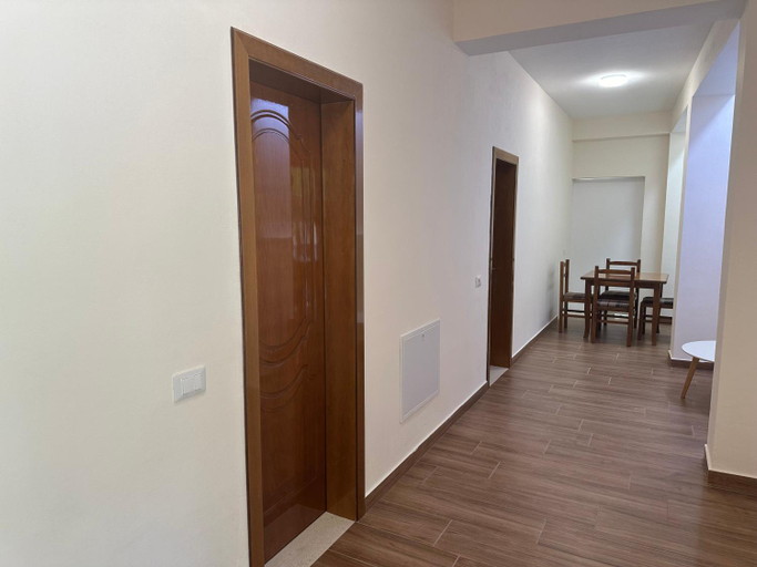 Others 4, Guni Inn, Krujës