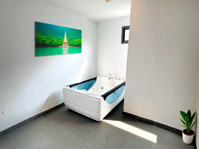 Bathroom 3, XXXL Pool Resort ★ Fast WIFI ★ Pool View Balcony, Pattaya