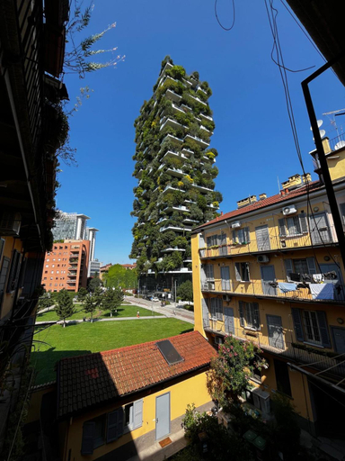 Others 5, Sotto il bosco Verticale house, Milano