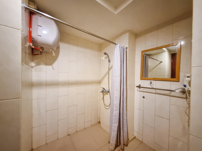 Bathroom 3, Restful Studio No Kitchen Mataram City By Travelio, Sleman