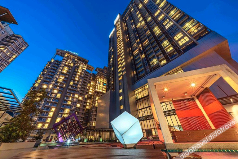 Exterior & Views