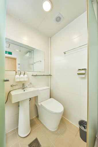 Bathroom 5, 123 Hostel, Jung
