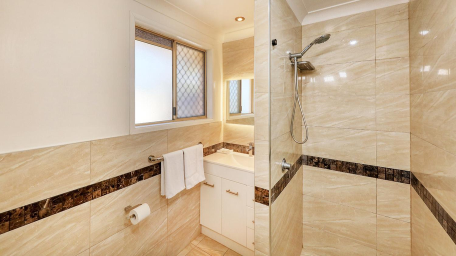 Bathroom 3, Apollo Apartments, Toowoomba - Central
