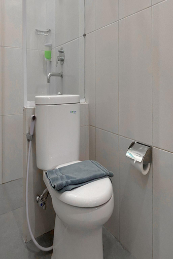 Bathroom 18
