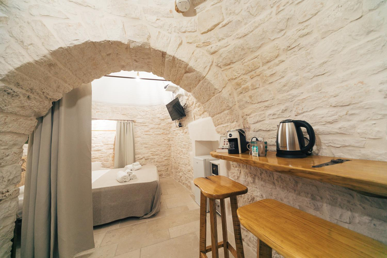 3, Trullo Arboris, Bari