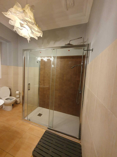 Bathroom 4, Russafa Youth Hostel, Valencia