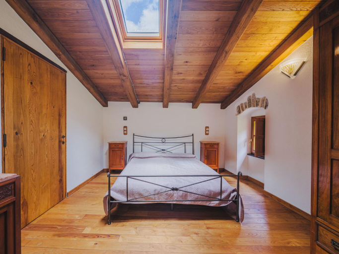 Bedroom 2, Apartment Ciliegiolo by Interhome, Genova