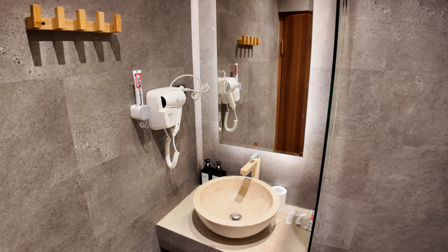 Bathroom 4
