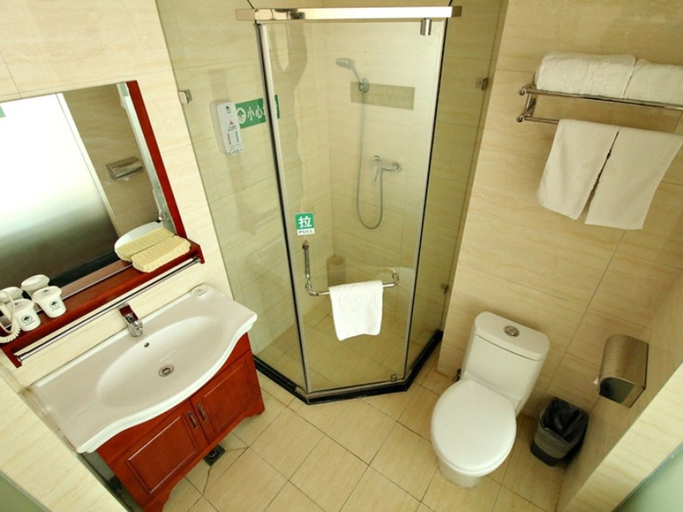 Bathroom, GreenTree Inn Express (Chenghe Plaza, Yiyuan Bus Station, Zibo), Zibo