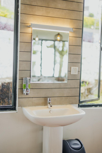 Bathroom 3, Misty Courtyard Resort, Idukki