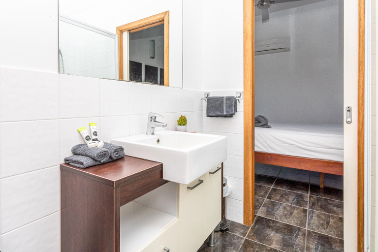 Bathroom 2, Bella Vista Pets welcome call prior to booking, Whitsunday