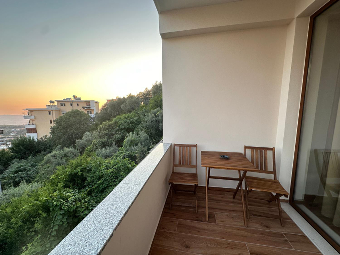 Others 5, Guni Inn, Krujës