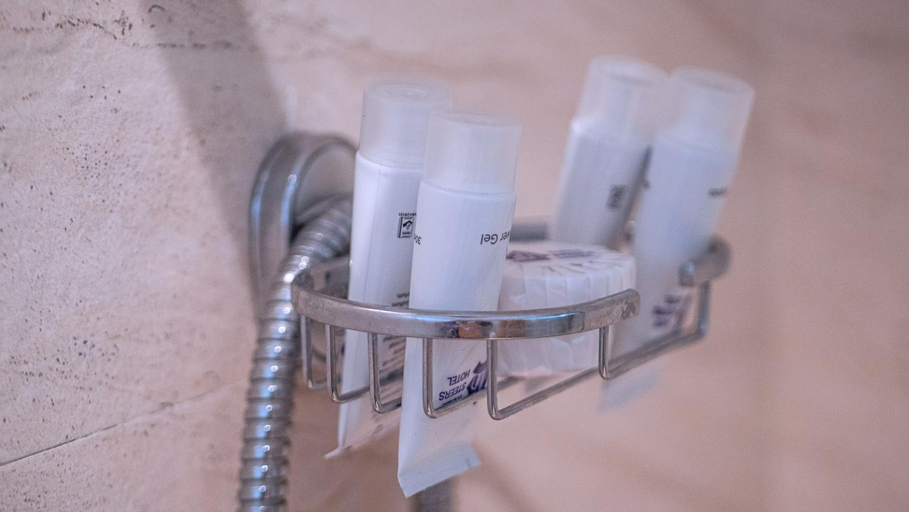 Bathroom 4, THREE STEERS HOTEL, North Imenti