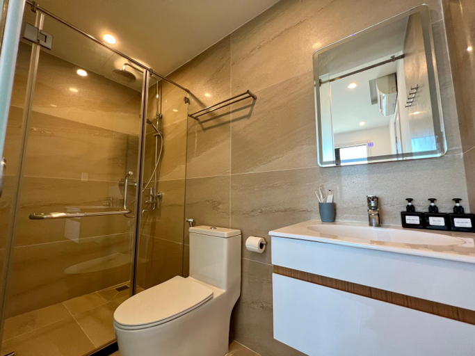 Bathroom 3, Modern Seaview Apt next to Walking St & My An Beach, Da Nang
