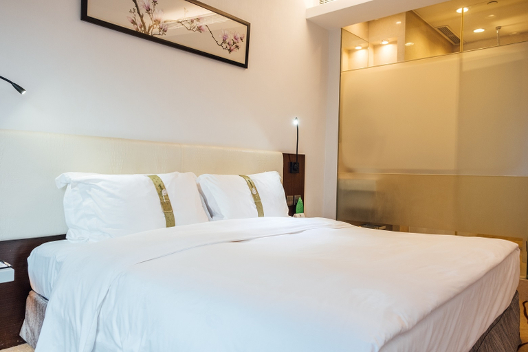 Bedroom 2, Empire Hotel Hong Kong ･ Causeway Bay, Hong Kong Island