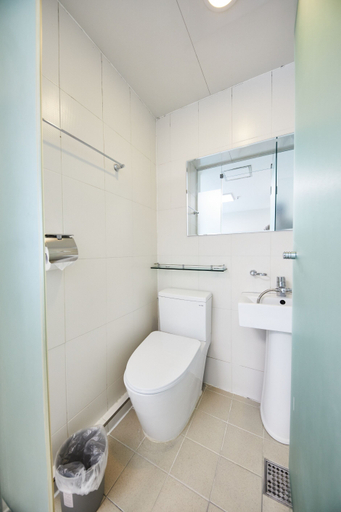 Bathroom 5, 123 Hostel, Jung