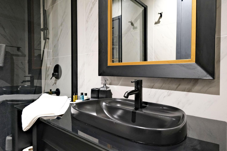 Bathroom 4, Benesta Residence by Newinn, Beyoğlu