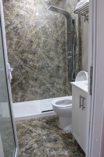 Bathroom 2, Super 8 by Wyndham Niagara Falls ON, Niagara
