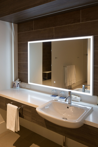 Bathroom 4, Porter's Plainland Hotel, Laidley