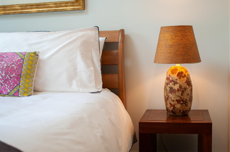 Others 5, Bosham - Separate and self-contained double garden suite, West Sussex