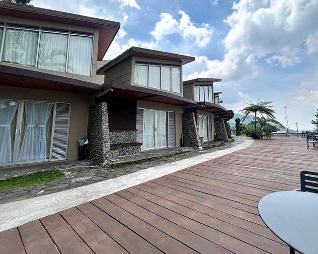 Exterior 4