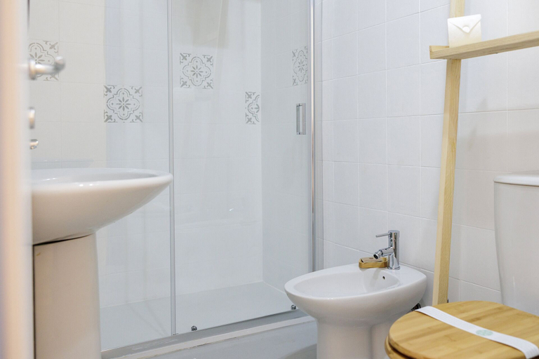 Bathroom 5, Elsa D'ortigia, Syracuse