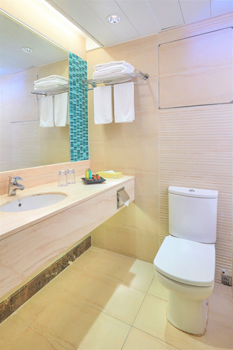 Bathroom 4, Warwick Hotel Cheung Chau, New Territories