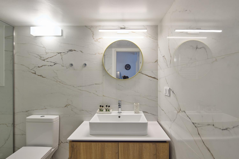 Bathroom 2, Elia's apartment NK, Attica