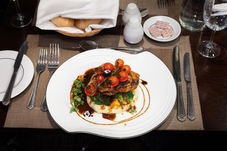 Food & Drinks 5, Gem Fitzrovia Hotel, London