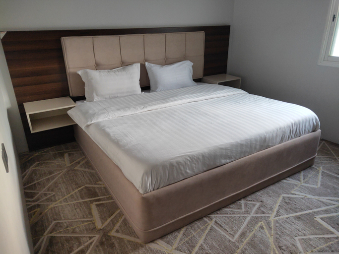 Others 3, Maro Hotel
