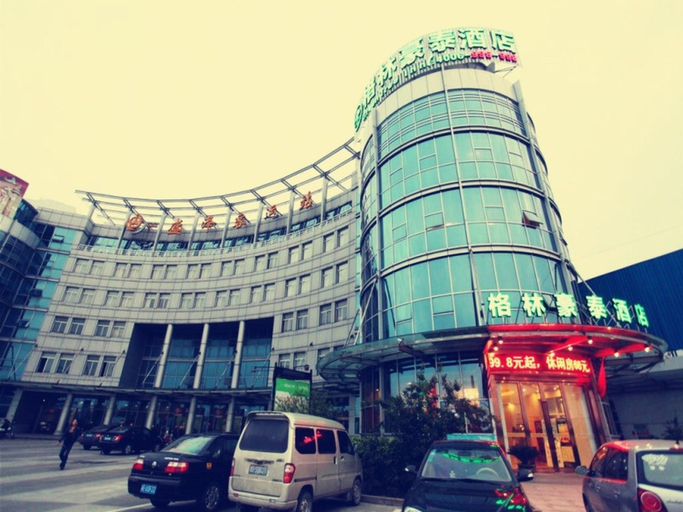 Exterior & Views