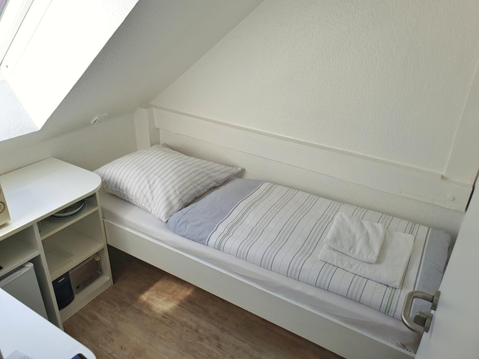Bedroom 25