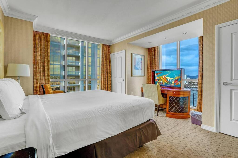 Others 5, MGM Signature 11th Floor 2BR Combo Strip View No Resort Fee, Clark