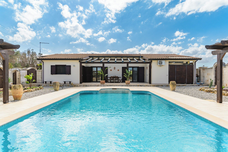 Sport & Beauty 4, Villa Alexander con Piscina by Wonderful Italy, Brindisi