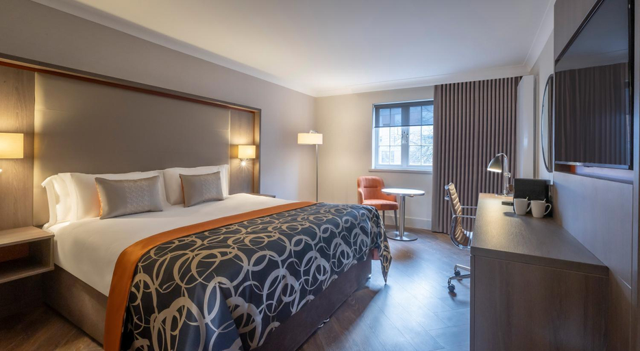 Bedroom 2, Clayton Hotel Ballsbridge, Dublin